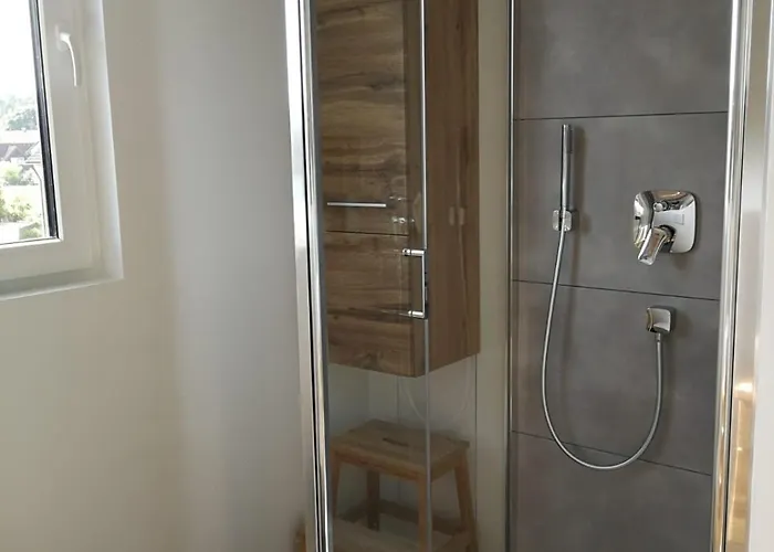 Gaestezimmer Mit Eigenem Bad In Reihenmittelhaus